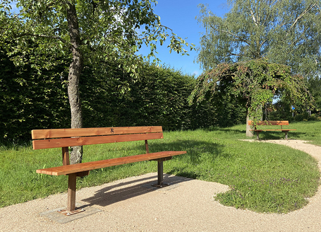 Neue Bänke im Park